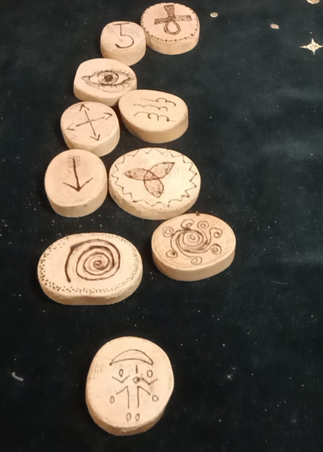 Séance Tirage Runes Sorcières en présentiel